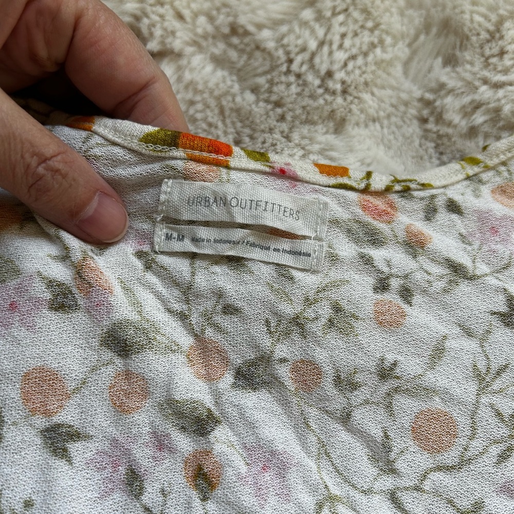 Floral Button-Down Ruffle Crop Top - Picture 3 of 5